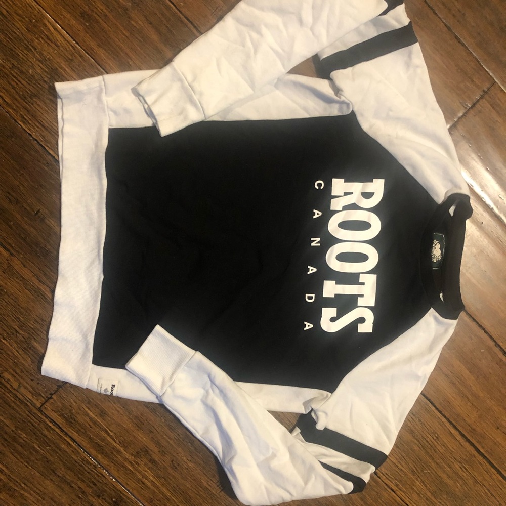 Roots sweater size small